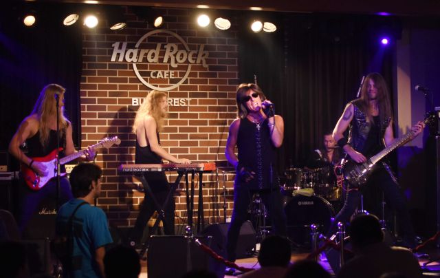JLT & Band Hard Rock Cafe.jpg